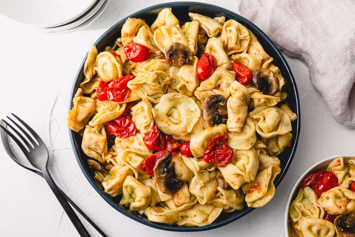 Vibrant Pesto Tortellini with Roasted Veggies: A Family Hit